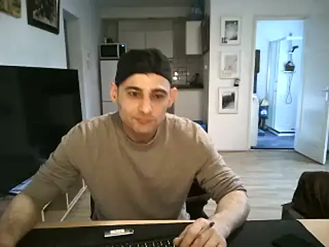 Snapshot of mihaimichael chatting on May 2026 06:13:02 PM mihaimichael online show from May 2026 06:13:02 PM