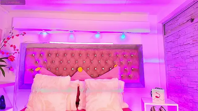 Tayzon Foxxx online show from October 2025 01:21:01 PM