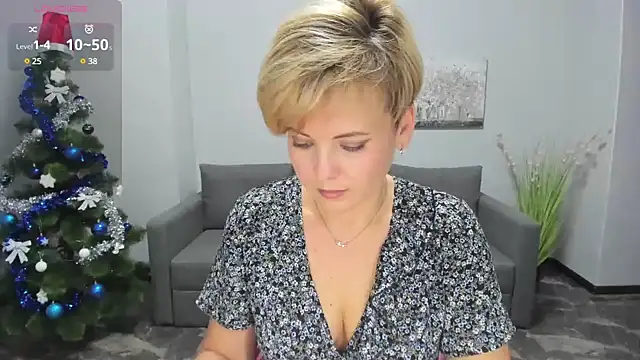 Julia Wilsone online show from December 2024 12:49:01 PM