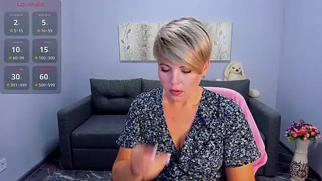 Julia Wilsone online show from October 2025 05:46:01 AM