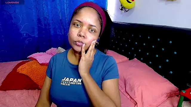 Melikasweetz online show from April 2026 05:17:01 PM