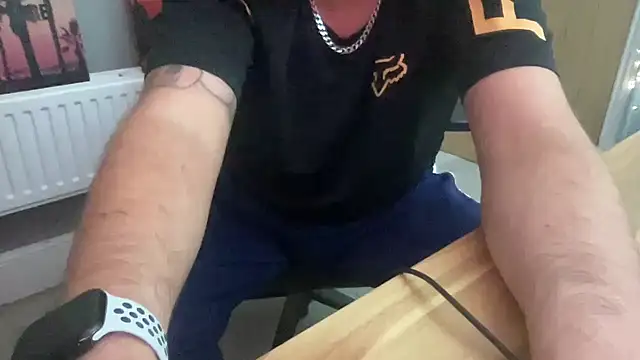 Snapshot of BUILDER4YOU chatting on September 2025 06:51:01 PM BUILDER4YOU online show from September 2025 06:51:01 PM