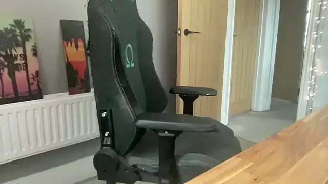 Snapshot of BUILDER4YOU chatting on September 2025 02:49:02 PM BUILDER4YOU online show from September 2025 02:49:02 PM