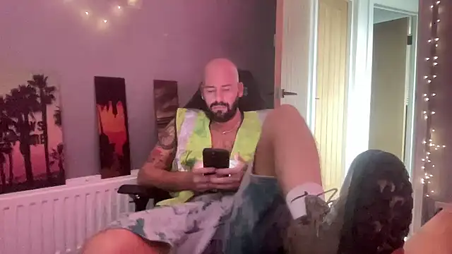 Snapshot of BUILDER4YOU chatting on October 2025 11:28:02 AM BUILDER4YOU online show from October 2025 11:28:02 AM