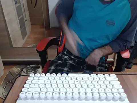 uncutguy01 online show from October 2025 05:46:01 AM