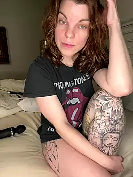 Snapshot of wildefaye chatting on November 2025 09:03:02 PM wildefaye online show from November 2025 09:03:02 PM