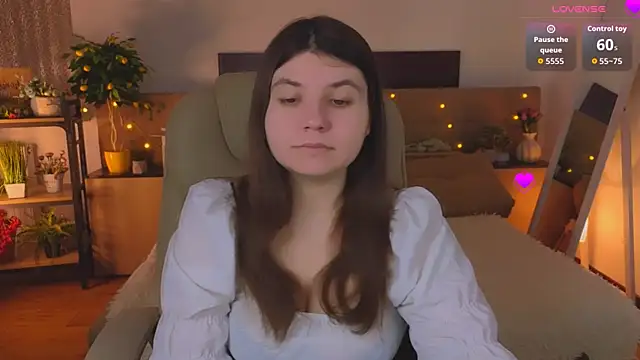 Snapshot of Viola__Shy chatting on April 2026 08:21:01 PM Viola Shy online show from April 2026 08:21:01 PM