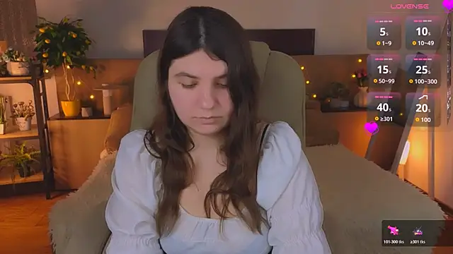 Snapshot of Viola__Shy chatting on April 2026 06:09:01 PM Viola Shy online show from April 2026 06:09:01 PM