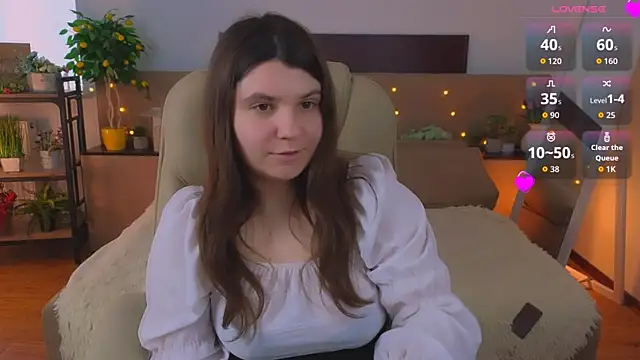 Snapshot of Viola__Shy chatting on May 2026 04:07:02 AM Viola Shy online show from May 2026 04:07:02 AM