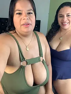 Snapshot of twocurvylatins chatting on June 2026 12:30:01 PM twocurvylatins online show from June 2026 12:30:01 PM