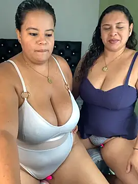 Snapshot of twocurvylatins chatting on July 2026 10:23:01 AM twocurvylatins online show from July 2026 10:23:01 AM