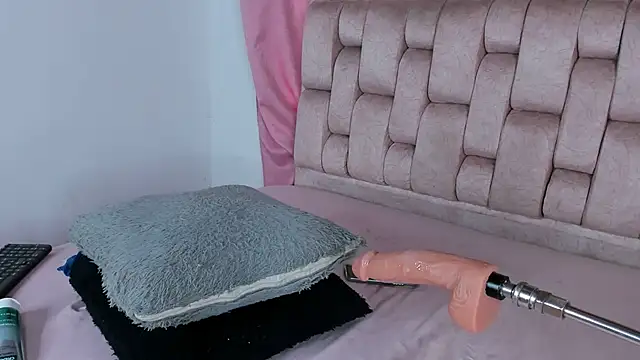 Snapshot of Emma_Evelyn chatting on February 2026 07:50:02 PM Emma Evelyn online show from February 2026 07:50:02 PM