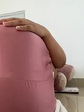 Pretty Isadora online show from February 2026 04:43:01 PM