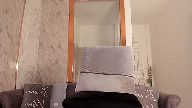 Snapshot of Vero_Lodge chatting on January 2025 01:41:01 PM Vero Lodge online show from January 2025 01:41:01 PM