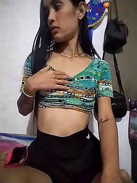 The-quee22 online show from November 2025 12:00:01 AM