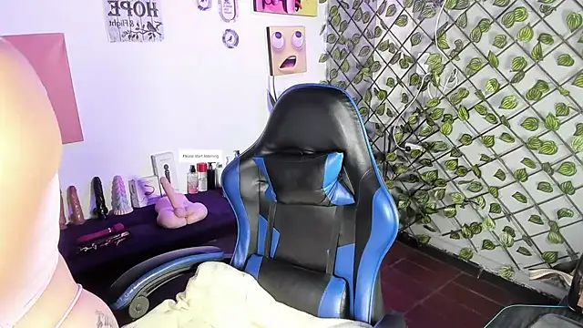 Amy hoy69 online show from March 2026 02:13:02 AM