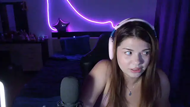 Snapshot of helengilmor chatting on September 2025 03:39:01 PM helengilmor online show from September 2025 03:39:01 PM