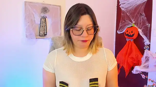 Chanelll Taylorr  online show from October 2025 12:59:02 PM