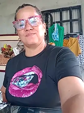 Snapshot of natally_ross21 chatting on February 2025 01:00:02 PM natally ross21 online show from February 2025 01:00:02 PM