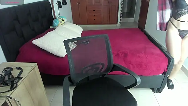 Snapshot of Fiore_Sanz_ chatting on February 2025 02:06:02 AM Fiore Sanz online show from February 2025 02:06:02 AM