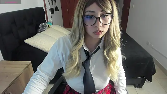 Snapshot of Fiore_Sanz_ chatting on March 2025 01:37:01 AM Fiore Sanz online show from March 2025 01:37:01 AM