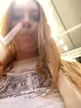 Snapshot of Sweet___Emily chatting on December 2024 02:17:02 PM Sweet Emily online show from December 2024 02:17:02 PM