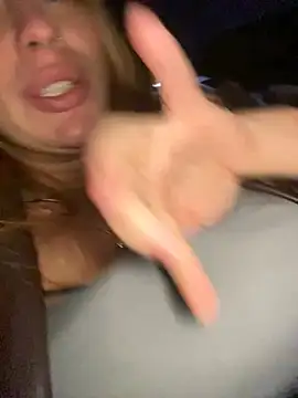 Snapshot of Sweet___Emily chatting on December 2024 07:04:02 PM Sweet Emily online show from December 2024 07:04:02 PM