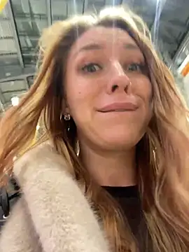 Snapshot of Sweet___Emily chatting on December 2024 06:41:02 PM Sweet Emily online show from December 2024 06:41:02 PM