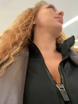 Snapshot of Sweet___Emily chatting on December 2024 02:50:01 PM Sweet Emily online show from December 2024 02:50:01 PM