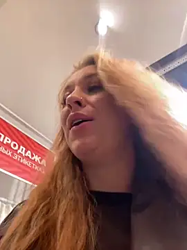 Snapshot of Sweet___Emily chatting on December 2024 03:37:01 PM Sweet Emily online show from December 2024 03:37:01 PM