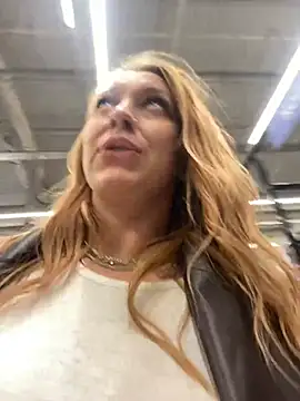 Snapshot of Sweet___Emily chatting on December 2024 10:55:01 PM Sweet Emily online show from December 2024 10:55:01 PM