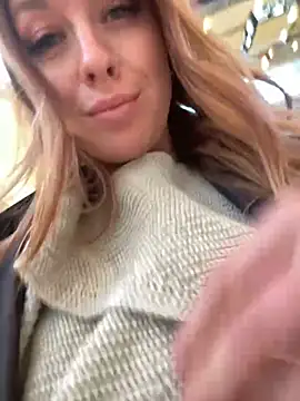 Snapshot of Sweet___Emily chatting on January 2025 05:18:01 PM Sweet Emily online show from January 2025 05:18:01 PM