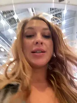 Snapshot of Sweet___Emily chatting on January 2025 02:17:02 PM Sweet Emily online show from January 2025 02:17:02 PM