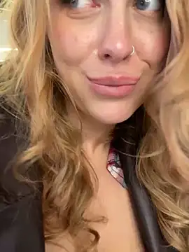 Snapshot of Sweet___Emily chatting on January 2025 02:42:01 PM Sweet Emily online show from January 2025 02:42:01 PM