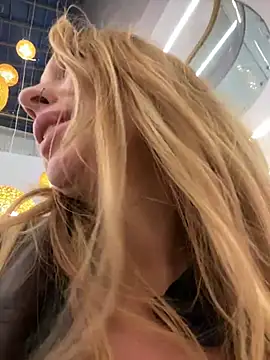 Snapshot of Sweet___Emily chatting on February 2025 02:53:02 PM Sweet Emily online show from February 2025 02:53:02 PM