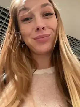 Snapshot of Sweet___Emily chatting on February 2025 02:31:02 PM Sweet Emily online show from February 2025 02:31:02 PM