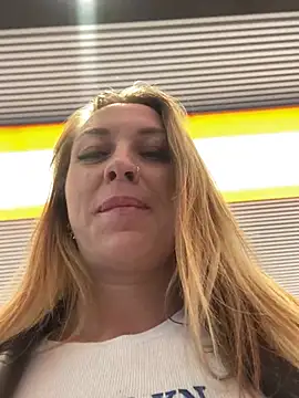 Snapshot of Sweet___Emily chatting on March 2025 01:23:01 PM Sweet Emily online show from March 2025 01:23:01 PM