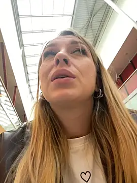 Snapshot of Sweet___Emily chatting on September 2025 02:10:01 PM Sweet Emily online show from September 2025 02:10:01 PM