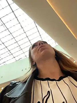 Snapshot of Sweet___Emily chatting on October 2025 12:27:01 PM Sweet Emily online show from October 2025 12:27:01 PM