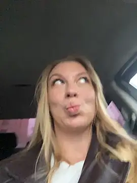 Snapshot of Sweet___Emily chatting on November 2025 12:38:01 PM Sweet Emily online show from November 2025 12:38:01 PM