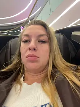 Snapshot of Sweet___Emily chatting on November 2025 04:40:02 PM Sweet Emily online show from November 2025 04:40:02 PM