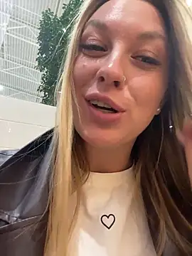 Snapshot of Sweet___Emily chatting on November 2025 01:29:02 PM Sweet Emily online show from November 2025 01:29:02 PM