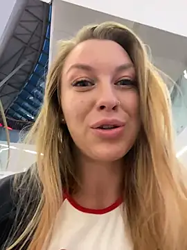 Snapshot of Sweet___Emily chatting on November 2025 01:37:01 PM Sweet Emily online show from November 2025 01:37:01 PM