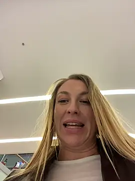 Snapshot of Sweet___Emily chatting on November 2025 01:44:02 PM Sweet Emily online show from November 2025 01:44:02 PM
