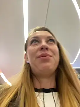 Snapshot of Sweet___Emily chatting on December 2025 11:37:01 AM Sweet Emily online show from December 2025 11:37:01 AM