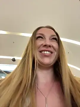 Snapshot of Sweet___Emily chatting on April 2026 03:21:01 PM Sweet Emily online show from April 2026 03:21:01 PM