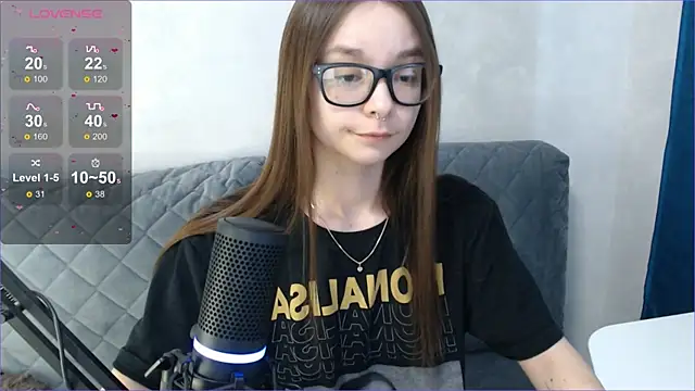 Snapshot of Amarieni chatting on February 2025 02:27:02 PM Amarieni online show from February 2025 02:27:02 PM