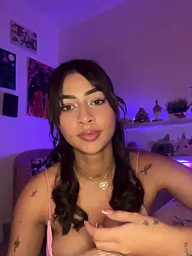 Snapshot of vayolettelove chatting on February 2025 09:54:01 PM vayolettelove online show from February 2025 09:54:01 PM