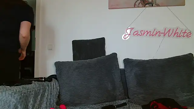 Snapshot of Jasmin-White chatting on May 2026 04:01:01 PM Jasmin-White online show from May 2026 04:01:01 PM