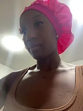 Snapshot of FiorelaLenin chatting on February 2026 12:18:02 AM FiorelaLenin online show from February 2026 12:18:02 AM